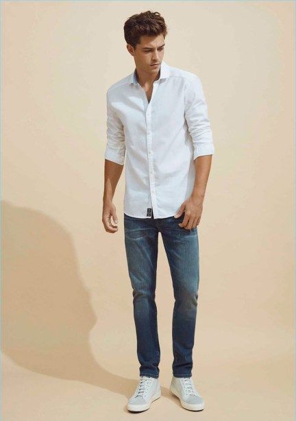 SS17 LOOKBOOK US_MEN.indd Casual Pictures, Ootd Men Casual, Outdoorsmen Style, Men Posing, Men Fashion Photoshoot, Brazilian Model, Blue Jean Outfits, Spring Denim, Francisco Lachowski