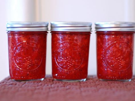 Strawberry Kiwi Jam Jam With Pectin, Kiwi Jam, Freezer Jam, Strawberry Kiwi, Jam And Jelly, Jam Recipe, Jelly Recipes, Home Canning, Homemade Jam