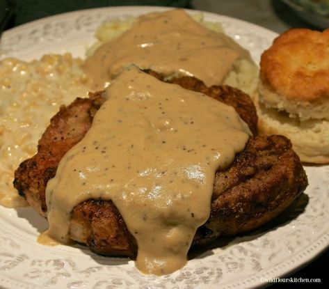 Best Fried Pork Chops, Recipes With Sour Cream, Country Fried Pork Chops, Southern Fried Pork Chops, Homemade Cream Corn, Pork Crockpot Recipes, Pork Chops And Gravy, Simple Healthy Recipes, Country Gravy