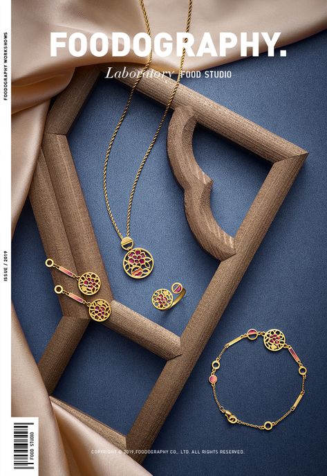 Jewellery Shoot, Jewellery Advertising, Creative Jewelry Photography, Everyday Wear Jewelry, Jewelry Photography Styling, Sweet Jewelry, Gold Jewelry Simple Necklace, Jewelry Design Drawing, Jewelry Photoshoot