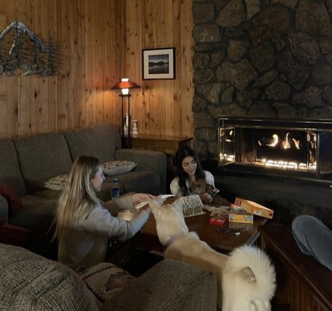 Vermont Christmas Aesthetic, Nye Cabin Party, Ski Weekend Aesthetic, Cabin Cozy Aesthetic, Family Ski Trip Aesthetic, Ski Trip Aesthetic Cabin, Northern Attitude Aesthetic, Cabin Weekend Aesthetic, Ski Cabin Aesthetic