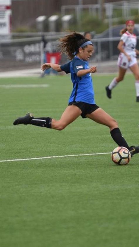 Highschool Soccer Aesthetic, Cute Soccer Pictures, Football Girl, Soccer Photography, Girls Football, Soccer Season, Soccer Inspiration, Endurance Workout, Soccer Outfits