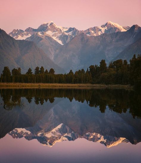 Lake Matheson New Zealand, New Zealand Lakes, July Aesthetic, Nz South Island, Aoraki Mount Cook, Aesthetic 70s, Lake Reflection, Mount Cook, Hiking Guide