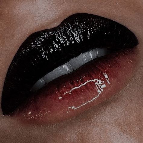 Grunge Lipstick Aesthetic, Villian Aesthetic Makeup, Black Lip Aesthetic, Glossy Grunge Makeup, Alternative Lip Makeup, Messy Lipstick Aesthetic, Nagini Aesthetic, Creative Lip Makeup, Smudged Makeup Aesthetic