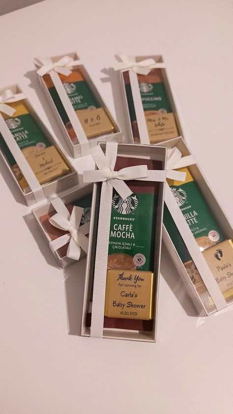 Coffee Shower Favors, How To Wrap Chocolates Gift Ideas, Coffee Party Favors, Coffee Baby Shower, Ideas Emprendimiento, Coffee Wedding Favors, Café Starbucks, Coffee Favors, Bulk Gifts