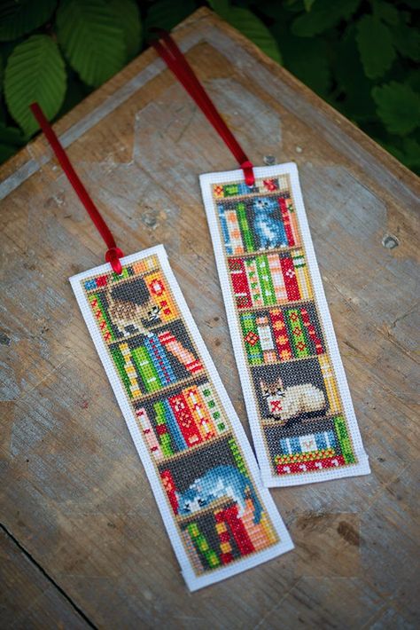 Yarn Organizer, Cross Stitch Bookmark, Stitch Bookmark, Autumn Cross Stitch Patterns, Yarn Organization, Cross Stitch Freebies, Winter Cross Stitch, Cat Cross Stitch Pattern, Cross Stitch Books