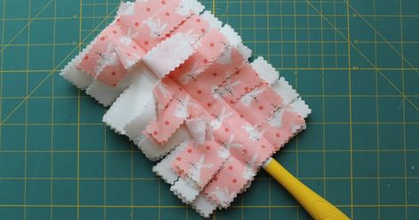 As much as I love the disposable Swiffer dusters, I just can't do it anymore--all that trash!  I've recently switched to washable microfib... Swiffer Duster, Swiffer Pads, Fleece Sewing, Fleece Sewing Projects, Ribbon Projects, Stretch Lace Fabric, Diy Sewing Gifts, Household Sewing, Quilted Potholders