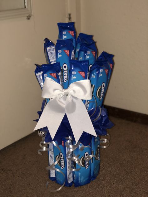 Oreo Gift Basket Ideas, Oreo Sayings For Gifts, Oreo Bouquet, Oreo Box, Kids Gift Baskets, Cute Boyfriend Gifts, Juice Boxes, For My Friend, Diy Bouquet