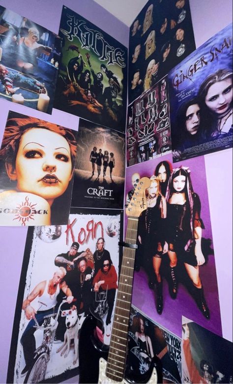 Cool Band Posters For Room, Grunge Poster Wall Bedroom, Metal Band Posters On Wall Bedroom, Goth Rooms Aesthetic, 2000s Goth Bedroom, Goth Room Posters, Mall Goth Room Decor, College Dorm Room Ideas Goth, 90s Goth Bedroom