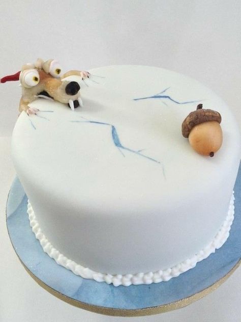 Scrat Ice Age, Ice Age Cake, Small Birthday Cakes, Christmas Themed Cake, Christmas Cake Designs, Xmas Cake, Mini Cakes Birthday, Delicious Cake Recipes, Pretty Birthday Cakes