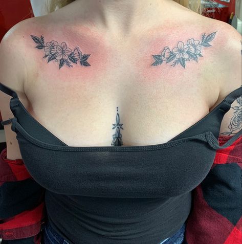 Old School Collar Bone Tattoo, Women’s Chest Tattoos Black, Traditional Collar Bone Tattoo Women, Double Collar Bone Tattoo, Gothic Collarbone Tattoo, Collarbone Tattoo Traditional, Elegant Chest Tattoo, Pretty Chest Tattoo Female, Collar Bone Tattoo Flower