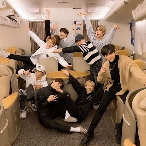 Skz Chan, Group Picture Poses, Kids Mood, Kids Groups, Group Pictures, Kids Board, Kids Home, Homeless Children, Group Photos