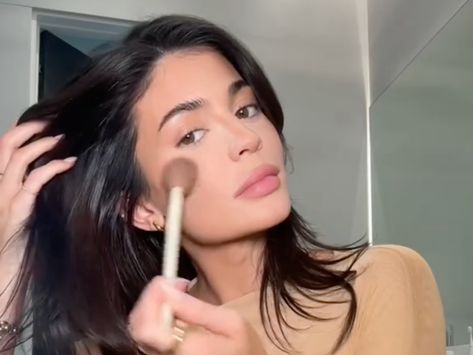 Kylie Jenner Dropped a Step-by-Step Soft-Glam Makeup Tutorial — Watch Video — Teen Vogue Kylie Jenner Makeup Looks, Kylie Jenner Makeup Look, Angelina Core, Kylie Jenner Makeup Tutorial, Jenner Makeup, Glam Makeup Tutorial, Kylie Jenner Makeup, Soft Glam Makeup, Soft Glam