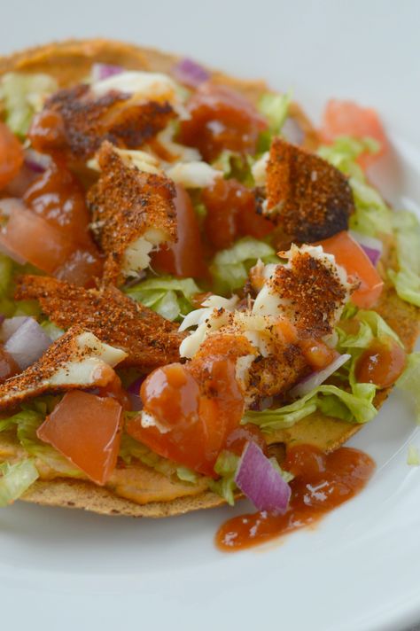 Tilapia Tostadas, Mexican Lunch, Tilapia Fish, Gluten Free Recipes For Dinner, Spice Rub, Gluten Free Dinner, Feeding A Crowd, Caprese Salad, Dinner Time