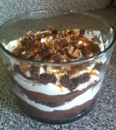 Blog post at Frugal Fanatic : You will love this easy heath bar trifle recipe. It is so simple to make and so good to eat! Follow our directions below and make it for you[..] Heath Bar Trifle Recipe, Oreo Trifle Recipe, Heath Bar Trifle, Heath Bar Dessert, Oreo Trifle, Trifle Bowl Recipes, Trifle Dessert Recipes, Heath Bar, Heath Bars