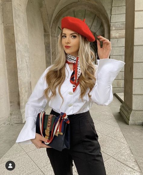 Beret Fashion, Outfit Ideas 2024, Christmas Outfit Ideas, Trendy Christmas Outfits, Europe Outfits, Moda Paris, Paris Outfits, Scarf Dress, Christmas Outfits