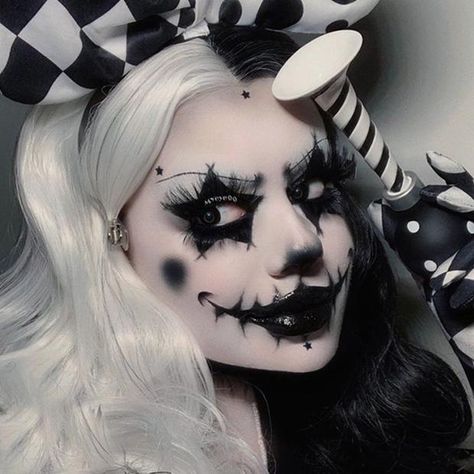 Creepy Clown Makeup, Cute Clown Makeup, Week Aesthetic, Fashion Designer Aesthetics, Fashion Week Aesthetic, Halloween Makeup Clown, Fashion Outfits Winter, Clown Halloween Costumes, Scary Clown Makeup