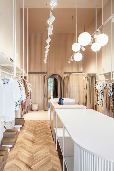 Dress Botique Interiors Ideas, Clothing Store Interior Design, Dress Showroom, Interior Boutique, Kids Clothing Store Design, Luxury Clothing Store, Fashion Store Design, Boutique Lighting, Yoga Store