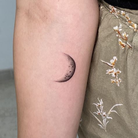 Last Quarter Moon Tattoo, Quarter Moon Tattoo, La Luna Tattoo, Last Quarter Moon, Luna Tattoo, Tiny Tattoos For Women, Tattoo Moon, Quarter Moon, Ghibli Tattoo