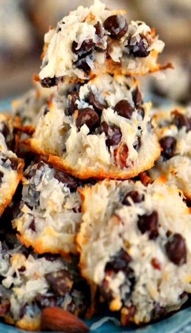 Best Coconut Cream Pie, Joy Cookies, Almond Joy Cookies, Almond Joy, Coconut Macaroons, Coconut Recipes, Keto Cookies, Savoury Cake, No Bake Cookies