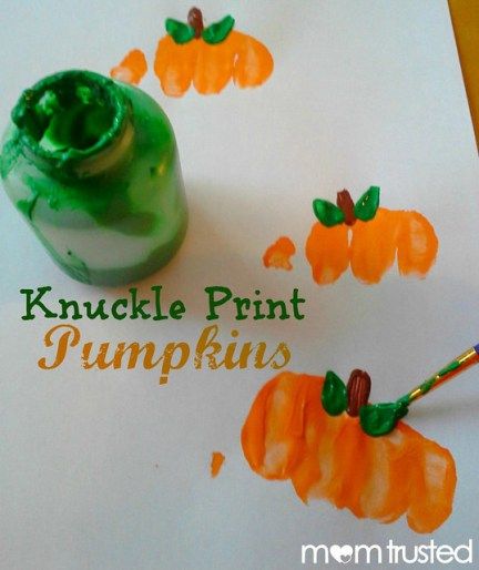 These 30 pumpkin activities for toddlers are perfect for fall! If you're looking for some fun pumpkin-related crafts and activities to do with your toddler, you'll find some great ideas here! Preschool Pumpkin, Pumpkin Activities, Footprint Crafts, Halloween Preschool, Pumpkin Projects, Fall Preschool, Daycare Crafts, Classroom Crafts, Theme Halloween