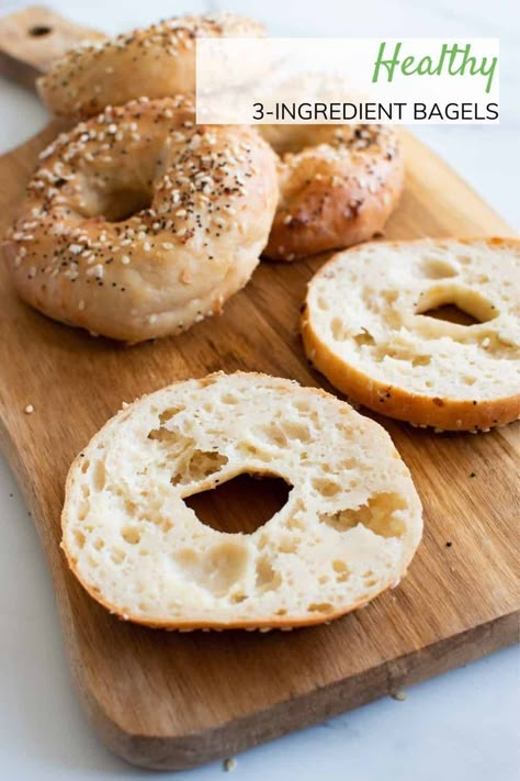 These easy 3 ingredient bagels with Greek yogurt and self raising flour are perfect for quick and easy breakfasts. Homemade yogurt based bagels are prepared and baked in less than 30 minutes, perfect for a delicious breakfast or brunch. Bagels With Greek Yogurt, 3 Ingredient Bagels, Greek Yogurt Bread, Healthy Bagel, Bagel Recipe Easy, Yogurt Bread, Everything Bagels, Low Carb Bagels, Homemade Greek Yogurt