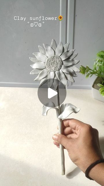 Clay Flowers Diy, Aesthetic Clay Art, Flower Bouquet Sunflower, Air Dry Clay Diy, Creative Art Ideas, Sunflower Tutorial, How To Make Sunflower, Bouquet Sunflower, Sunflower Aesthetic