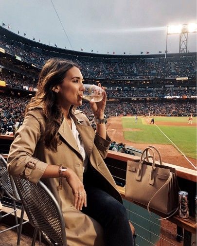 Mlb Wife Aesthetic, Baseball Wife, Carrie Bradshaw Lied, Hats Summer, Game Outfit, Truth Be Told, Baseball Girls, Baseball Outfit, Baseball Game