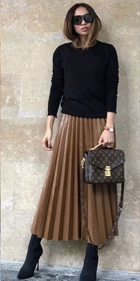 Brown Pleated Skirt, Rok Outfit, Pleated Skirt Outfit, Fall 24, Winter Skirt, Halloween 2020, 가을 패션, Looks Style, Ladies Dress Design