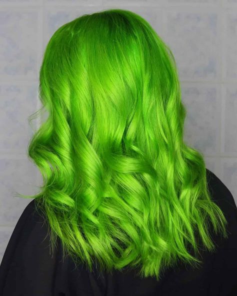 Amazingly vivid green curls by @bright_hair_by_yulia- try our Aurora Green + Citrine Yellow for a similar look! #lunartides #greenhair #limehair Neon Green Hair Dye, Lime Green Hair, Neon Green Hair, Green Citrine, Yellow Hair Color, Green Hair Dye, Best Human Hair Wigs, Lumpy Space, Hair Extensions For Short Hair