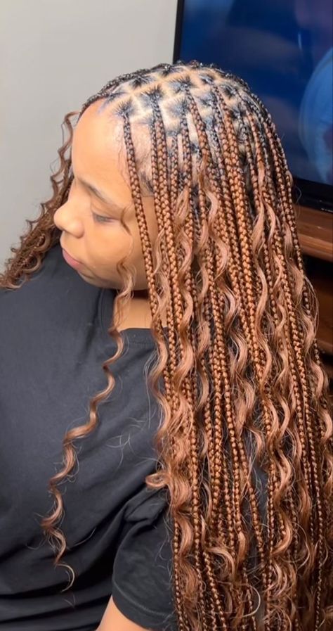 Brown Goddess Braids For Black Women, Braids For December, Colour 30 Boho Braids, Boho Braids Light Brown, December Hairstyles For Black Women, Auburn Boho Knotless Braids, Brown Goddess Knotless Braids, Light Brown Goddess Braids, Hairstyles For December