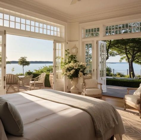 Florida Dream Home, Future House Interior Bedrooms, Houses In The Hamptons, Coastal Home Aesthetic, Dream House Interior Bedrooms, Coastal Home Interior, Vintage Beach House, Airy Home, Preppy House