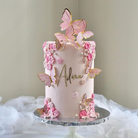 Flower And Butterfly Cake, Butterfly Smash Cake, Butterfly Cake Design, Butterfly Cake Ideas, Gold Butterfly Cake, Cake With Bow, Butterfly Baby Shower Cake, Tie Flowers, Edible Butterflies