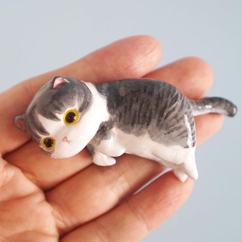 Here’s a desk buddy made for a custom order ❤️ i used paper clay for this so it has some weight to it. Works well as paper weights too. #Handmade #airdryclay #miniature #miniatureclay #custommade #customorder #giftideas #catmemorial #catdeskbuddy #pawrent #catmum #catlife Desk Pets, Girl Illustrations, Clay Cat, Desk Buddy, Pet Ideas, Cat Memorial, Paper Clay, Illustration Girl, A Desk