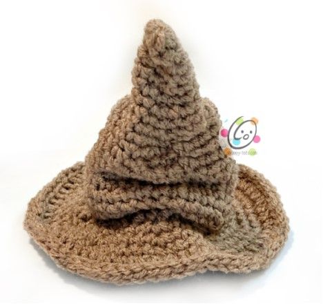 Free Pattern: Wizard Goose – snappy tots Wizard Book, Porch Goose, Goose Clothes, Kids Growing Up, Yarn Tail, Strongest Glue, Sewing Needle, Magic Circle, Glue Crafts