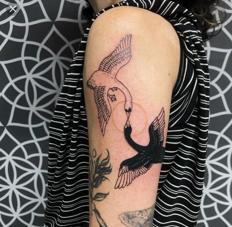 Klimt Tattoo, Black Swan Tattoo, Swan Tattoo, Dj Logo, Idle Hands, Clever Tattoos, Hilma Af Klint, Sketch Tattoo Design, Gaming Tattoo