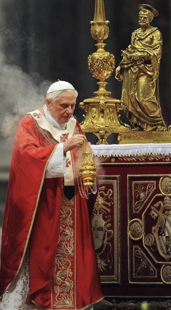 Pin by José-Apeles Santolaria de Puey on Benedict XVI | Pope benedict, Pope benedict xvi, Pope Bento Xvi, Pope Saint John Paul Ii, Young Pope, Catholic Theology, Le Vatican, Traditional Catholicism, John 13 34, Catholic Beliefs, Church Aesthetic