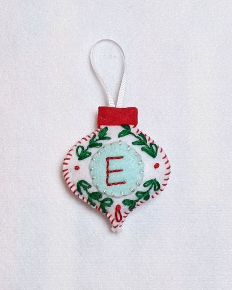 Vintage inspired felt embroidered Christmas ornaments Felt Monogram Ornament, Felt Letter Ornaments, Embroidered Ornaments, Embroidered Christmas Ornaments, Felt Ornaments Diy, Diy Felt Christmas Ornaments, Craft Night, Felt Christmas Ornaments, Felt Diy