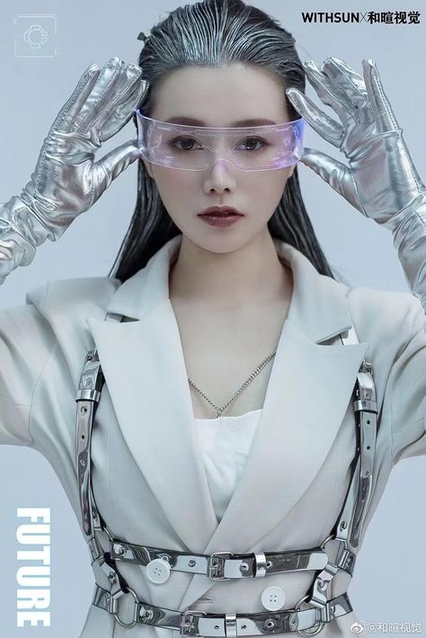 Future Fashion Futuristic, Futuristic Photoshoot, Sci Fi Outfits, Mood Board Fashion Inspiration, Futuristic Outfits, Futuristic Costume, Futuristic Sunglasses, Gala Outfit, Space Fashion