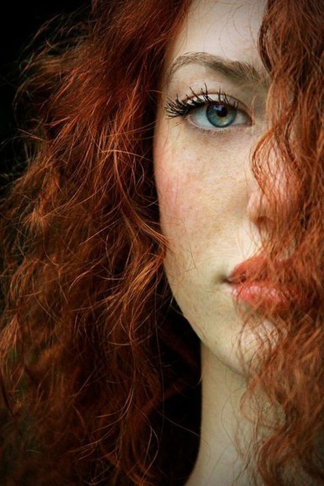 Some of the most Beautiful Eyes You will ever see - Inspired Beauty Red Hair Green Eyes, Cheveux Oranges, Which Hair Colour, Red Hair Blue Eyes, Red Haired Beauty, Red Hair Woman, 사진 촬영 포즈, Most Beautiful Eyes, Beautiful Red Hair