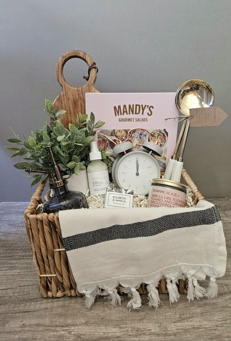 Nothing says, “welcome home”, like a housewarming basket made just for them! This classic & stylish basket is filled with amazing items that will make them feel all at home! Housewarming Gift Ideas Baskets, Thrift Gifts, Closing Gift Basket, Closing Gift Ideas, Housewarming Basket, Gift Packages, Wedding Gifts For Groomsmen, Realtor Closing Gifts, Closing Gift