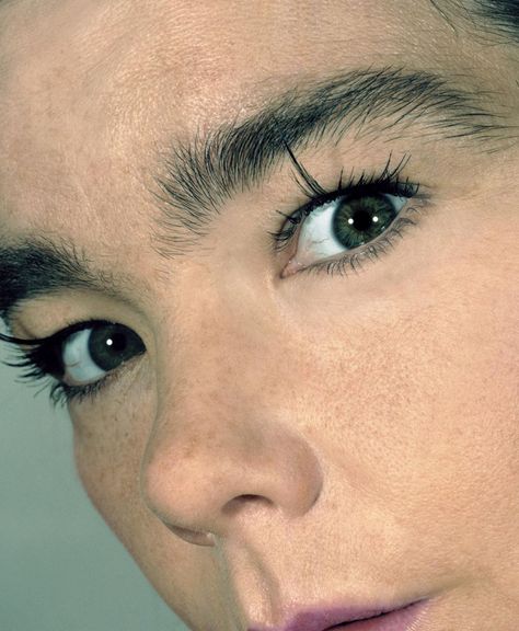 @newdaysamepain on Instagram: “Björk by Warwick Saint, 2000.” Harsh Noise, Funky Makeup, Corsage Prom, Celebrity Portraits, Last Fm, Lashes Makeup, Her Eyes, Artistry Makeup, New Day