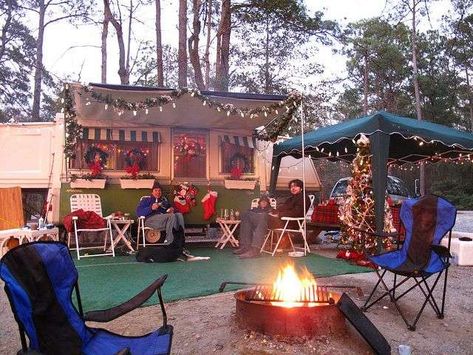 Camping Decorating Ideas, Rv Exterior, Rv Holiday, Rv Camping Checklist, Tent Camping Hacks, Camping Diy, Camping Photography, Popup Camper, Rv Decor