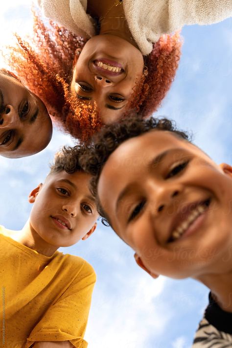 Family Selfie Ideas, Low Angle Selfie, Playful Photography, Low Angle Photography, Fisheye Photography, Outdoor Family Photoshoot, Y2k Photoshoot, Angle Photography, Family Selfie