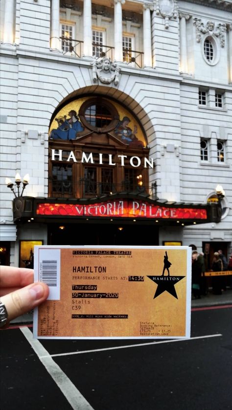 Hamilton London, London Xmas, Broadway Hamilton, Victoria Palace Theatre, Hamilton Tickets, Nyc Broadway, Theatre Aesthetic, Musical London, Musical Wall