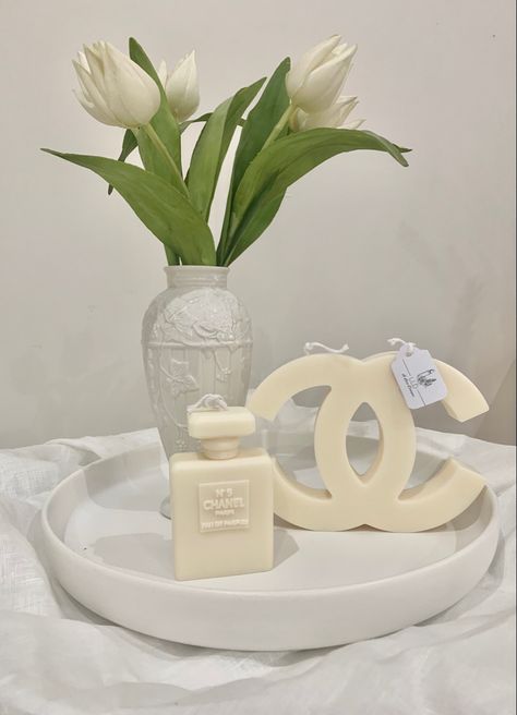 Diy Chanel Candle, Chanel Decoration, Chanel Candles, Chanel Decor, Chanel Set, Bottle Candle, Neutral Home Decor, Classic Chanel, Candle Gifts