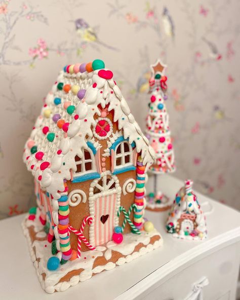 Gingerbread House Pastel, Gingerbread House Candyland, Candy Land Gingerbread House, Candyland Gingerbread House, Colorful Gingerbread House, Pastel Gingerbread House, 2023 Goodbye, Cookie Houses, Gingerbread Competition