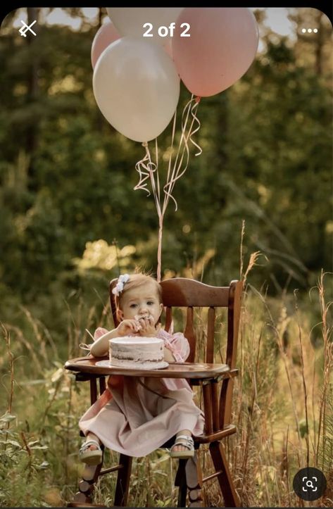 1st Birthday Field Pictures, I Year Old Photo Shoot, Vintage One Year Photoshoot, Diy One Year Photo Shoot, Family One Year Old Photoshoot, One Year Old Photo Shoot Ideas, One Year Old Girl Photoshooting Ideas, 1yr Photoshoot Ideas, One Year Old Outdoor Photoshoot