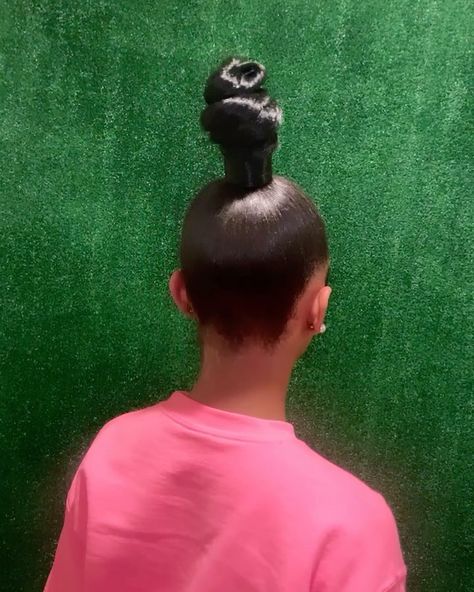 Boy Bo$$ 🍀 on Instagram: “ice cream bun me please 🍦😍✨ CLICK BOOK NOW‼️ TO BOOK THIS LOOK 👀😍 • • • ARE YOU BOOKING📚 OR LOOKING👀? #dmvhairstylist #dchairstylist…” Ice Cream Hair Boy, Ice Cream Hair, Cream Bun, Hair Boy, Cream Hair, Random Memes, Human Silhouette, Hair Stylist, Ice Cream