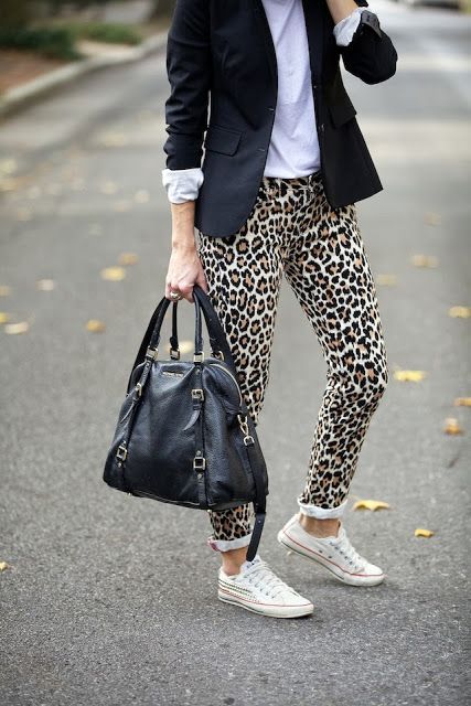 Casual Animal Print Outfit, Leggins Animal Print Outfits, Leopard Leggings Outfit, Leopard Print Pants Outfit, Casual Leopard Print T-shirt For Fall, High-waisted Leopard Print Fall Pants, Casual Wide-leg Leopard Print Pants, Printed Pants Outfits, Leopard Outfits